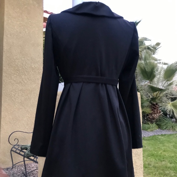Black belted wrap coat with ruffles and buttons!🖤 - Picture 5 of 5